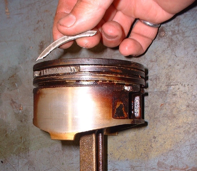 ノイズの多いエンジン動作の原因